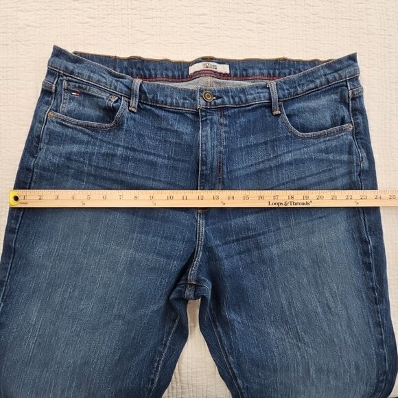 Tommy Hilfiger Jeans Men's 42x32 Stretch Medium Wash Denim Straight Leg EUC LN - Picture 4 of 12